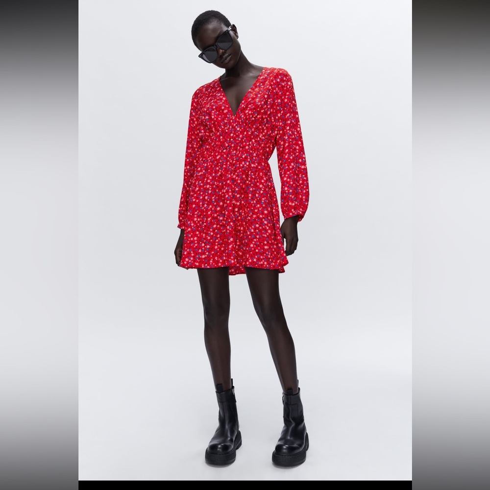 Zara spring summer fall size medium dress. Brand new never worn